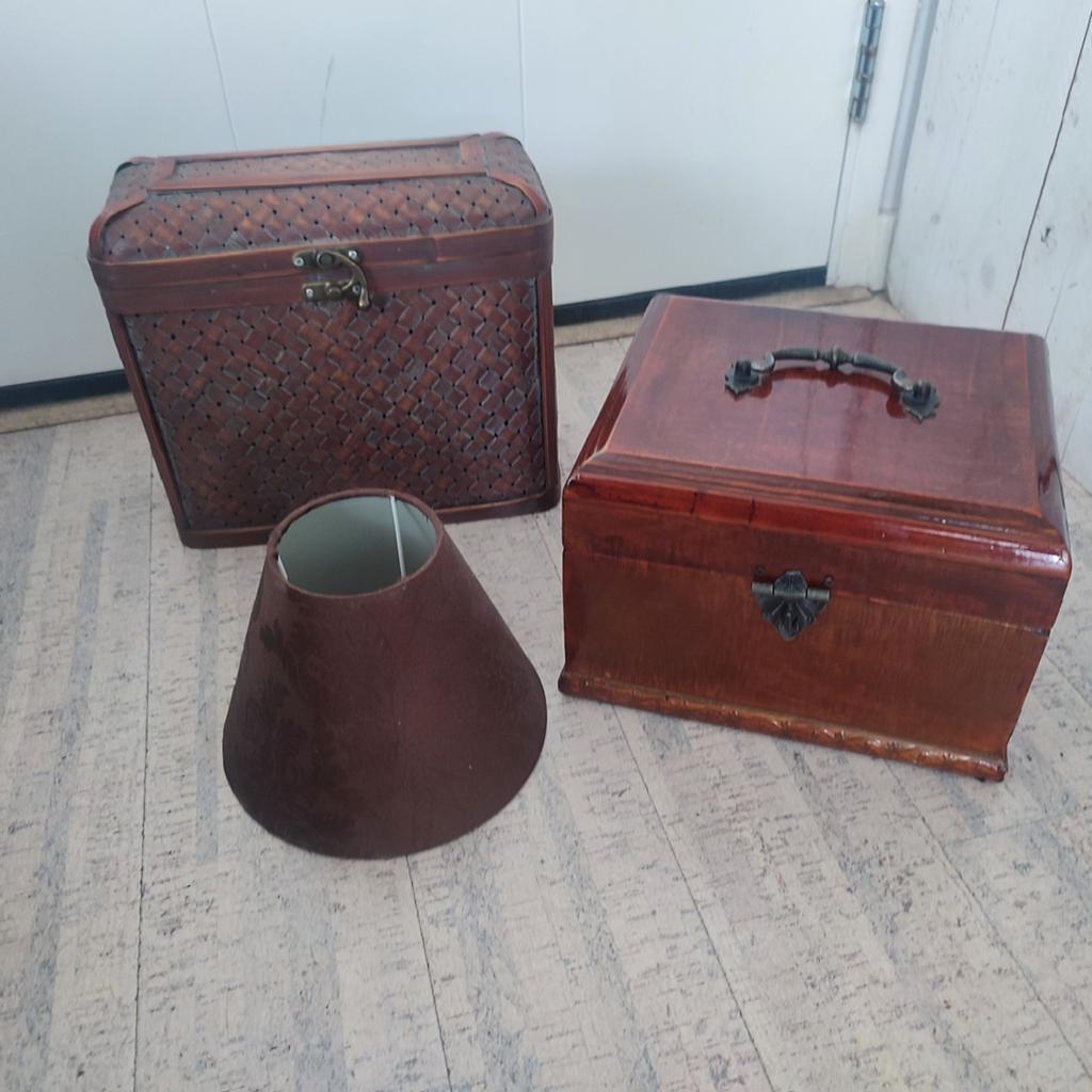 Antiek donkerbruin houten kistje, mandje en lampenkapje, Ophalen of Verzenden, Kersenhout, Minder dan 50 cm, Minder dan 50 cm
