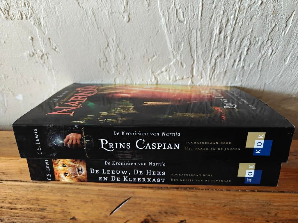 2 X Een omnibus van: De Kronieken van Narnia., Boeken, Ophalen of Verzenden