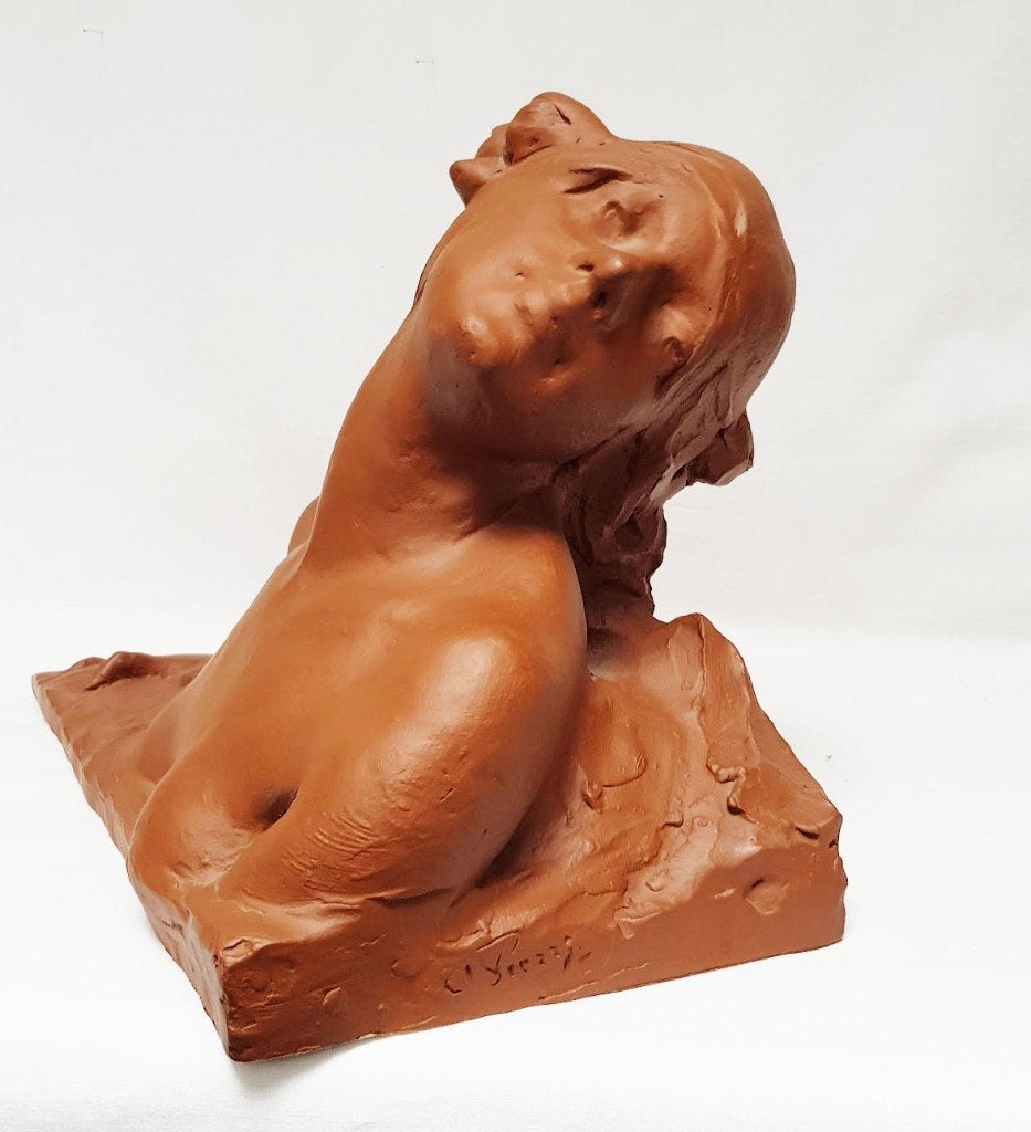 Art Nouveau Terracotta Beeld - Signatuur onleesbaar., Antiek en Kunst, Kunst | Beelden en Houtsnijwerken, Gemerkt, Art nouveau