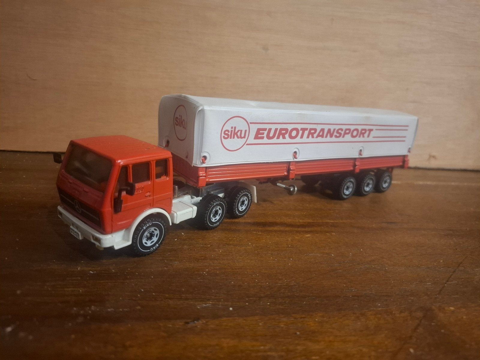 Siku Mercedes Eurotransport vrachtwagen met oplegger, Ophalen of Verzenden, Gebruikt