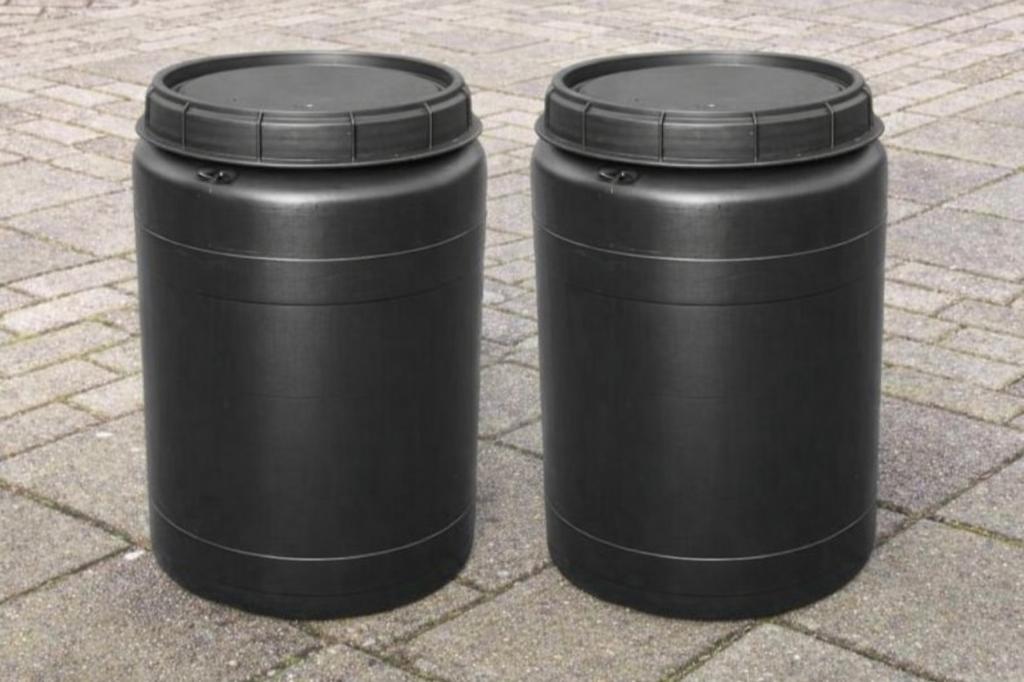 2x Voerton 60 Liter vaten (vissenvoer/paardenvoer/hondenvoer, Dieren en Toebehoren, Dierenvoeding, Ophalen