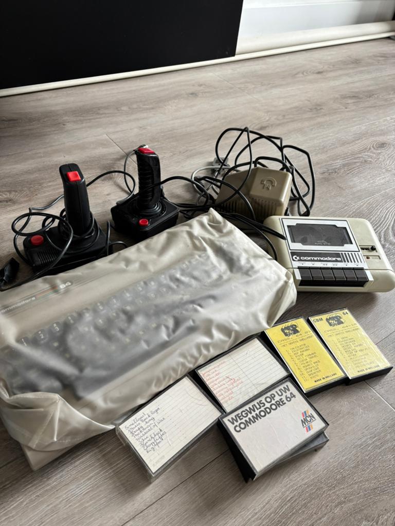 Commodore 64 computer met toebehoren, Ophalen