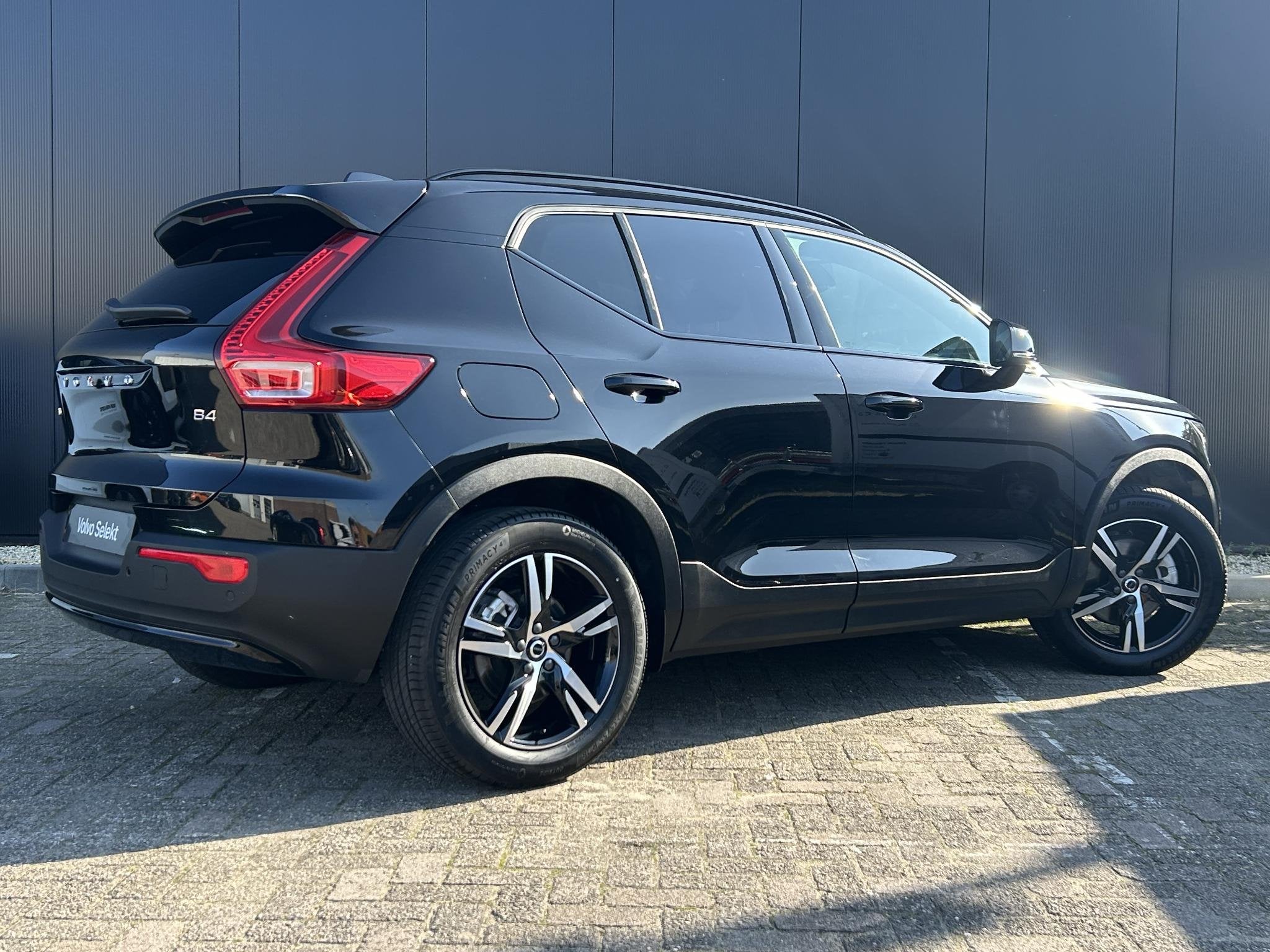 Volvo XC40 2.0 B4 Plus Dark Adaptieve cruise control / BLIS, Auto's, Gebruikt, 4 cilinders, Automatische klimaatregeling, Zwart
