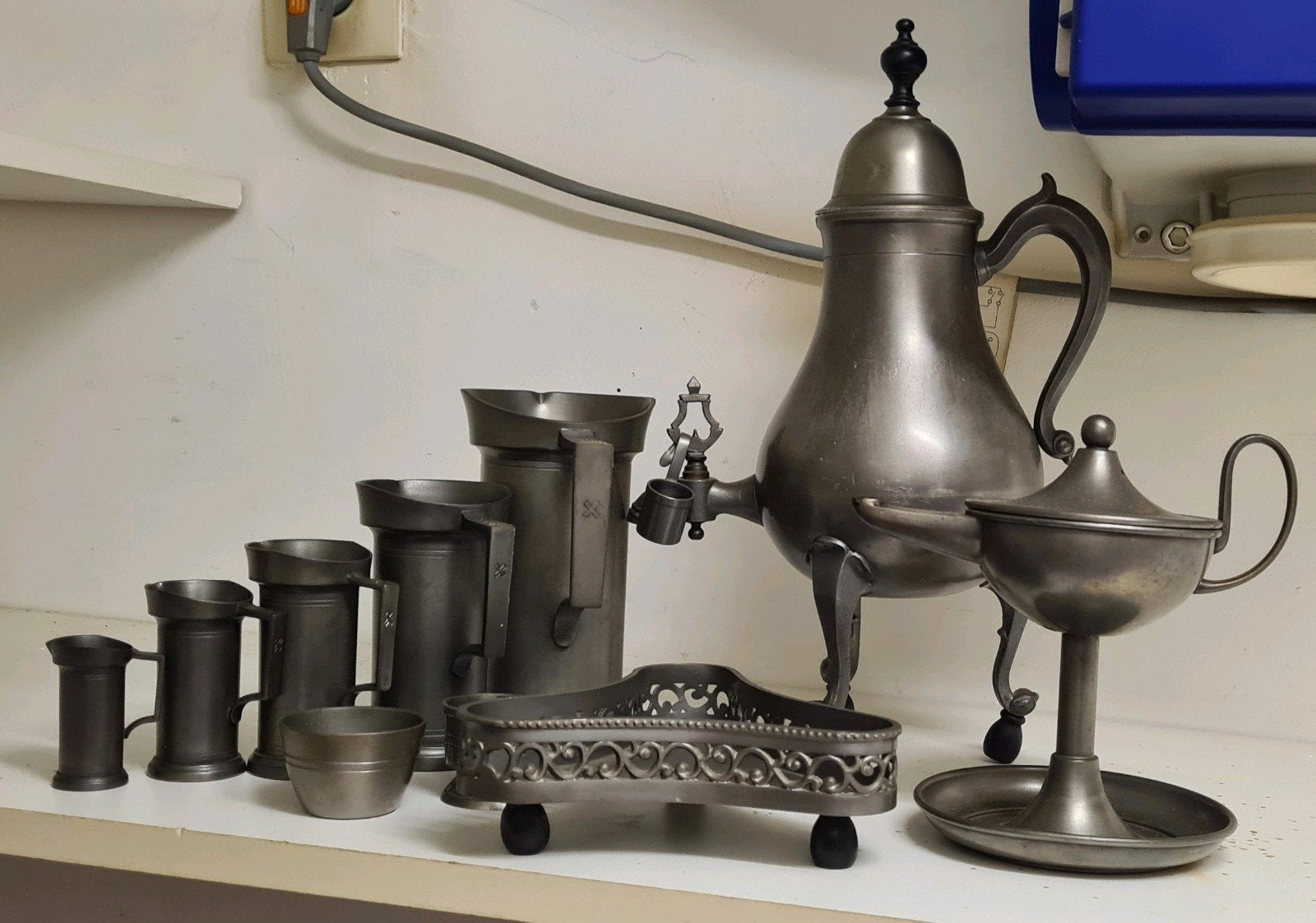 Antieke tinnen theepot en diverse tinnen voorwerpen, Antiek en Kunst, Ophalen