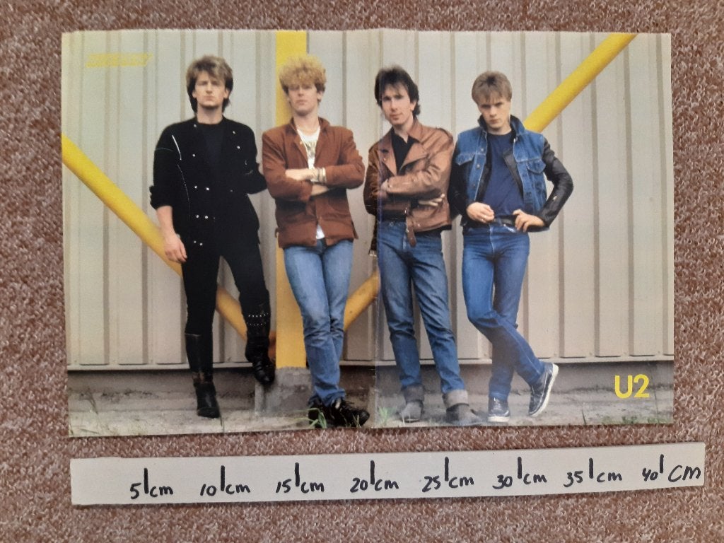 Poster U2 Hitkrant Top 40 1980 Maat A3 27x41 cm, Rechthoekig Liggend, Ophalen of Verzenden, Zo goed als nieuw, A1 t/m A3