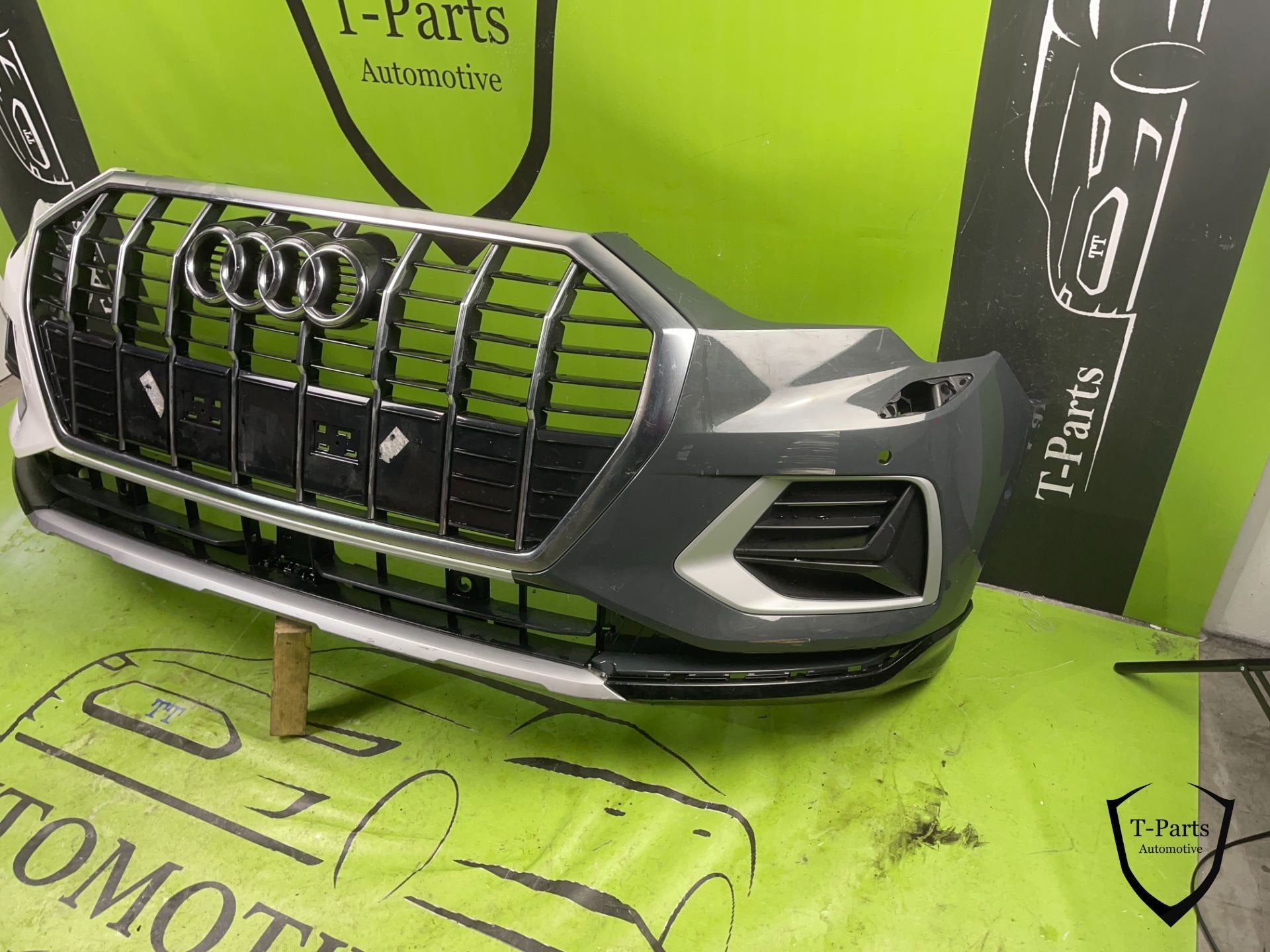audi Q3 voorbumper bumper 18+, Auto-onderdelen, Gebruikt, AUDI AG, Auto-Union-Strasse 1
85045  Ingolstadt, DE, Kundenbetreuung@audi.de