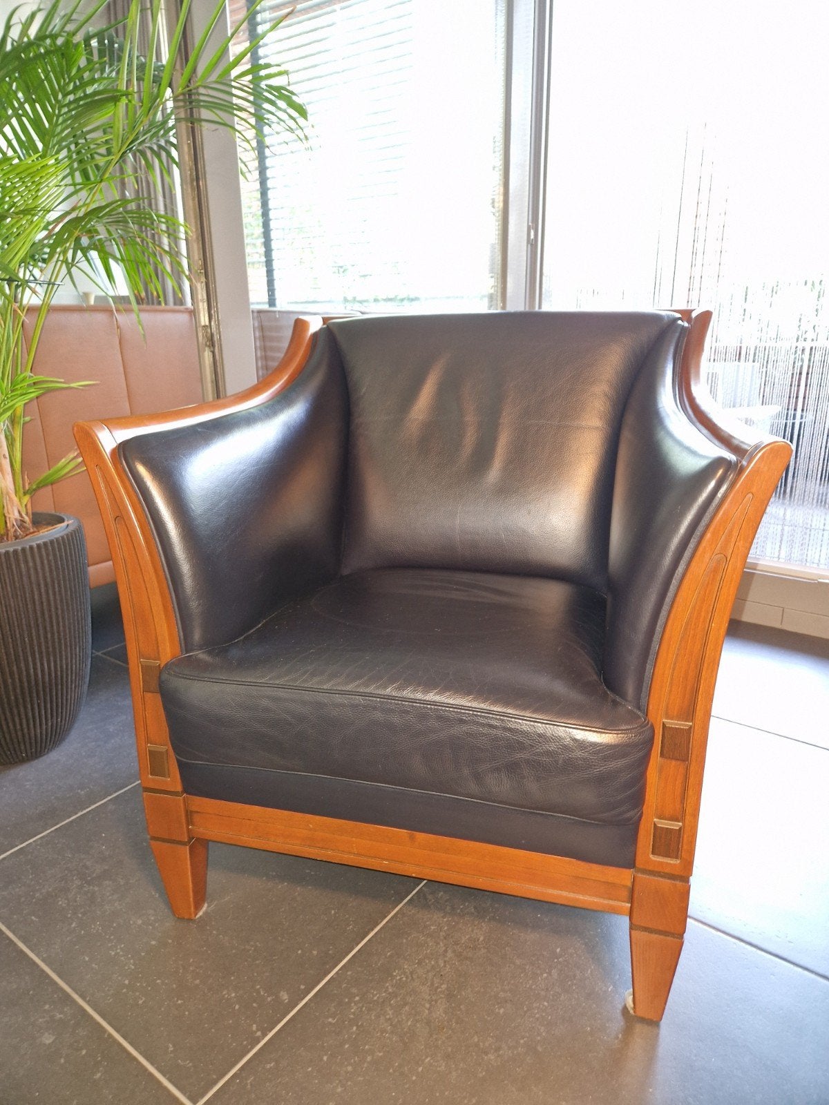 Art-Deco stoel van Schuitema

Kersenhout en top-kwaliteit zw, Ophalen, Zo goed als nieuw, 75 tot 100 cm, Art Deco