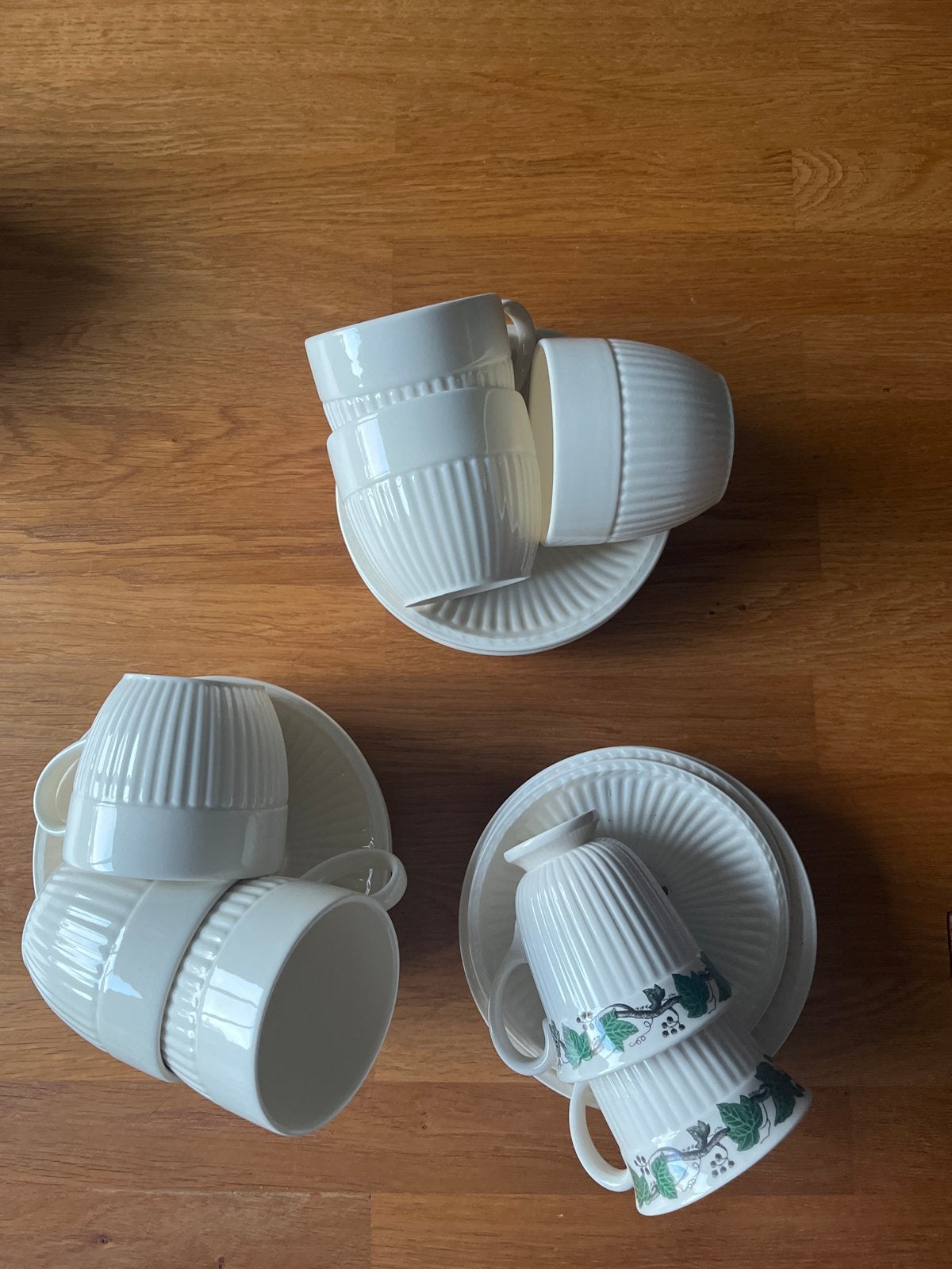 Wedgwood edge 6 porseleinen kopjes en schotels, Ophalen, Zo goed als nieuw, Overige stijlen, Kop(pen) en/of Schotel(s)