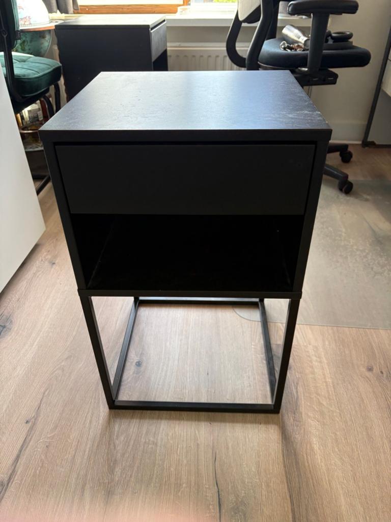 2x IKEA Vikhammer nachtkastje - Zwart, Ophalen, Gebruikt, Minder dan 45 cm, Metaal of Aluminium