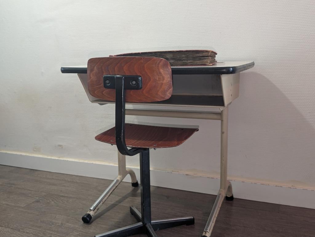 Vintage Kleuterbureau met Stoeltje -Industrieel Schoolbankje, Ophalen, Gebruikt, Tafel(s) en Stoel(en)