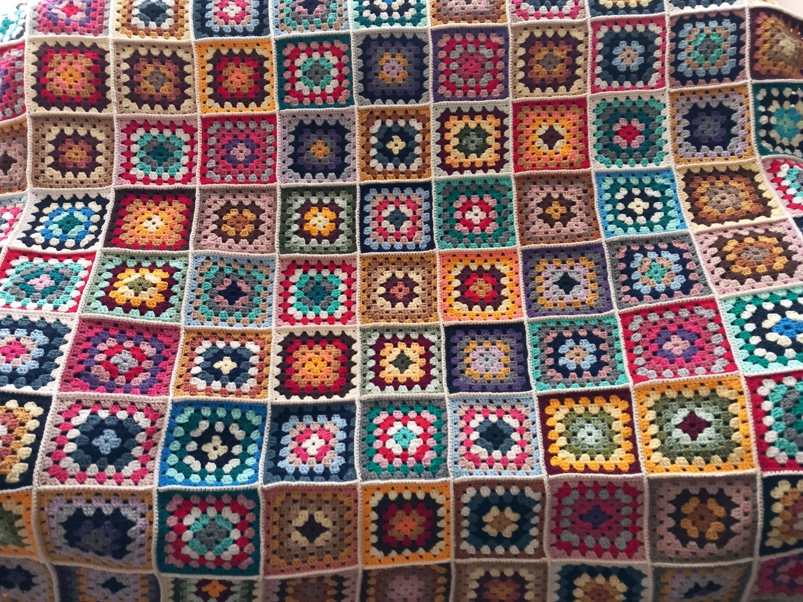 Granny square bankdeken  / sprei  / deken, Huis en Inrichting, Woonaccessoires | Plaids en Woondekens, Ophalen of Verzenden