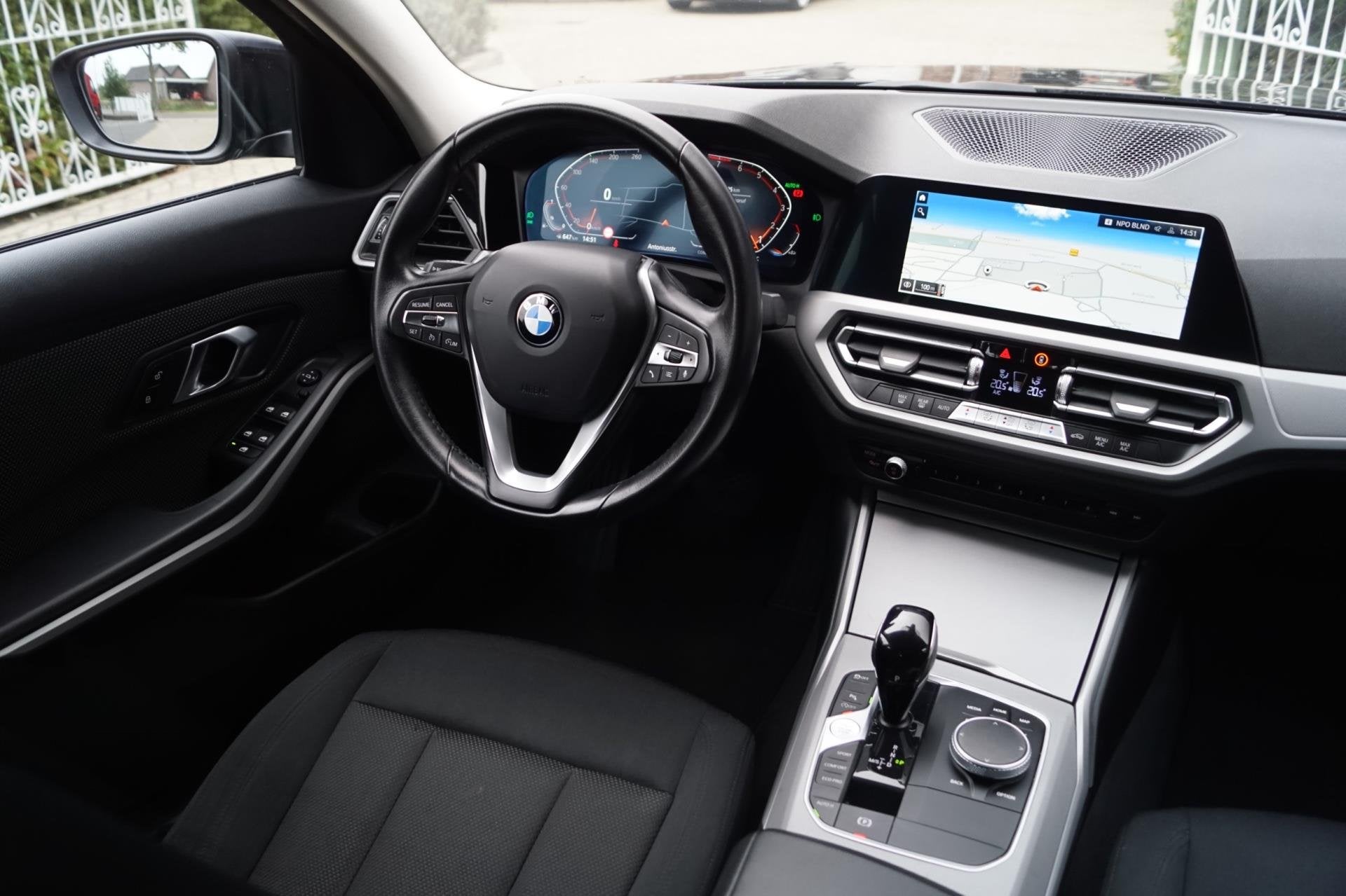 BMW 3-serie 320i Business Edition Autom Navi Clima Apple Car, 1998 cc, Gebruikt, 4 cilinders, Zwart