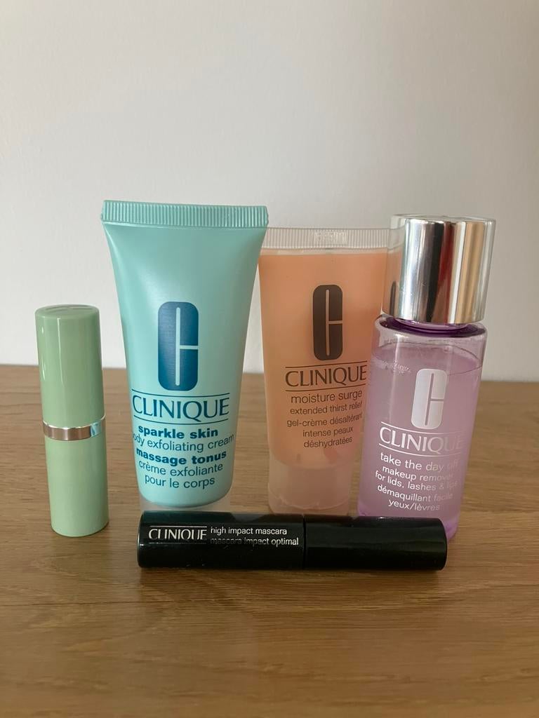 Nieuwe make up en verzorgingsproducten van Clinique, Ophalen of Verzenden, Nieuw, Gehele gezicht