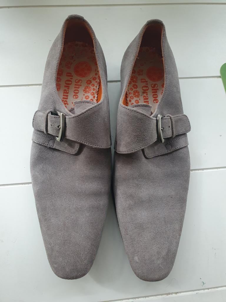 Stijlvolle grijze suède gespschoenen - Shoe d'Orange maat 41, Ophalen of Verzenden, Zo goed als nieuw, Overige kleuren