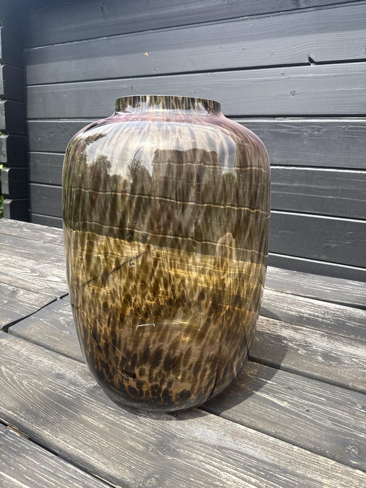 Grote glazen vaas met uniek patroon, Ophalen