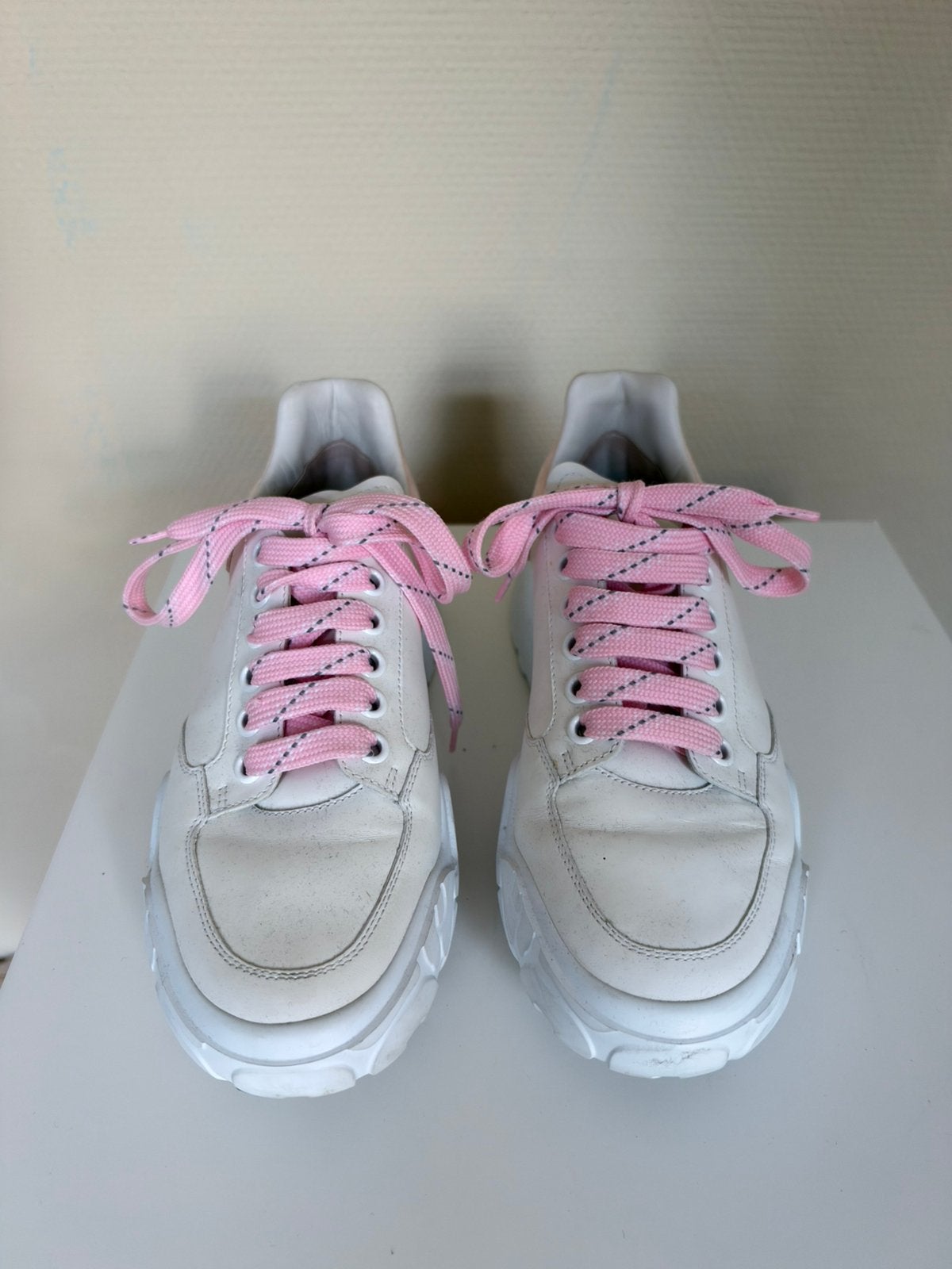 Alexander McQueen sneakers – maat 40, Wit, Ophalen of Verzenden, Sneakers of Gympen, Zo goed als nieuw
