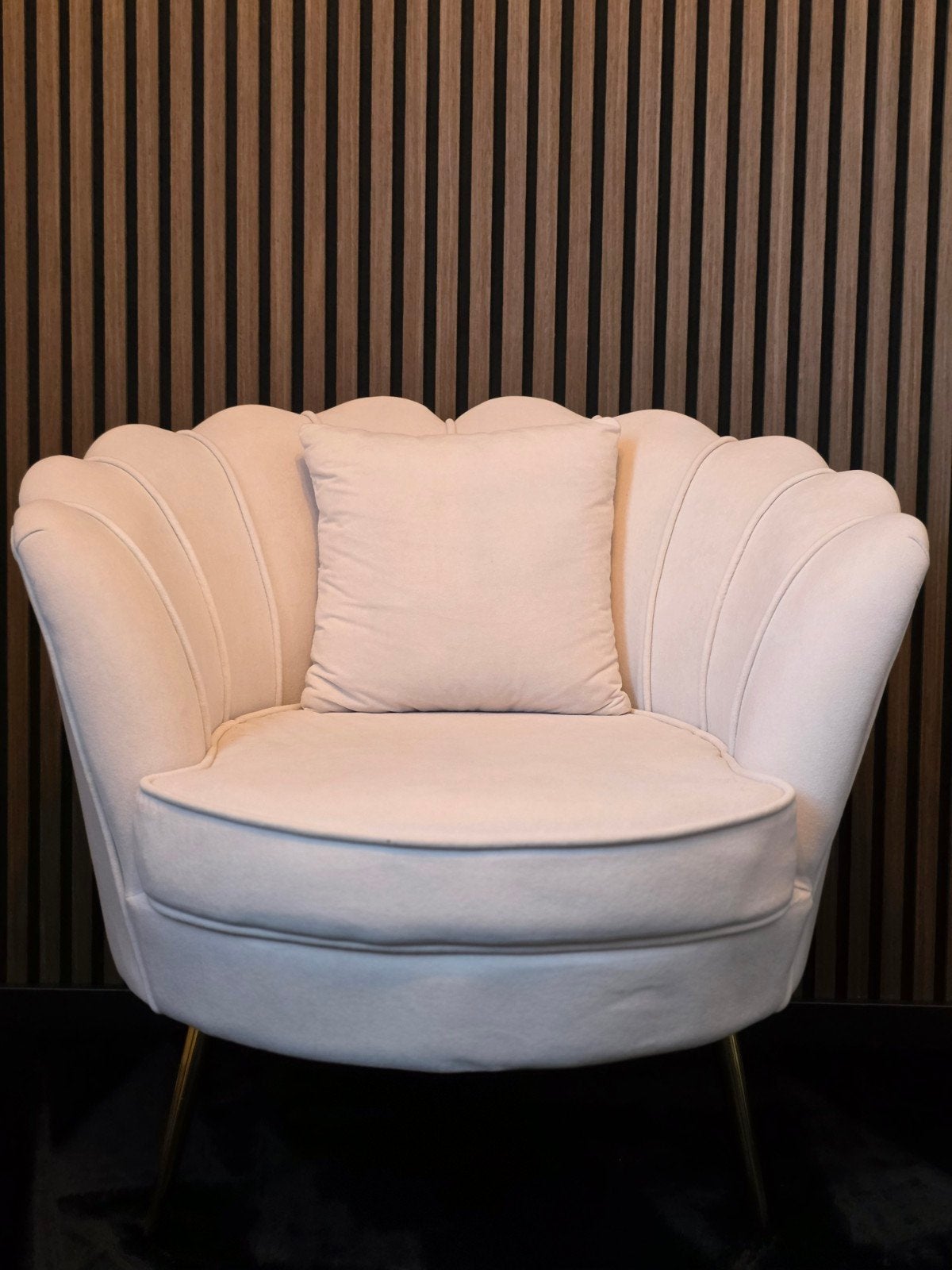 Prachtige Crème Bouclé Teddy Fauteuil – Schelpmodel – Gouden, Huis en Inrichting, Fauteuils, Ophalen of Verzenden, Zo goed als nieuw
