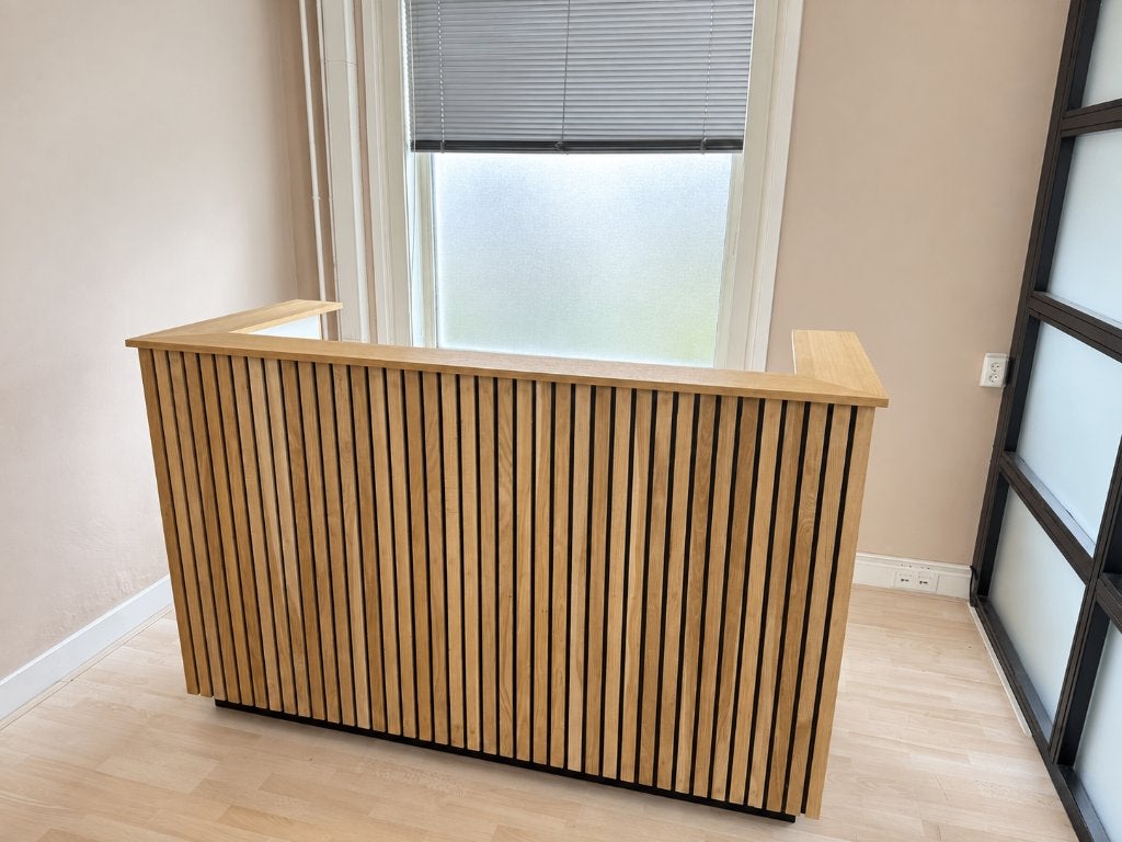 Houten receptiebalie met latten – zo goed als nieuw – 186 cm