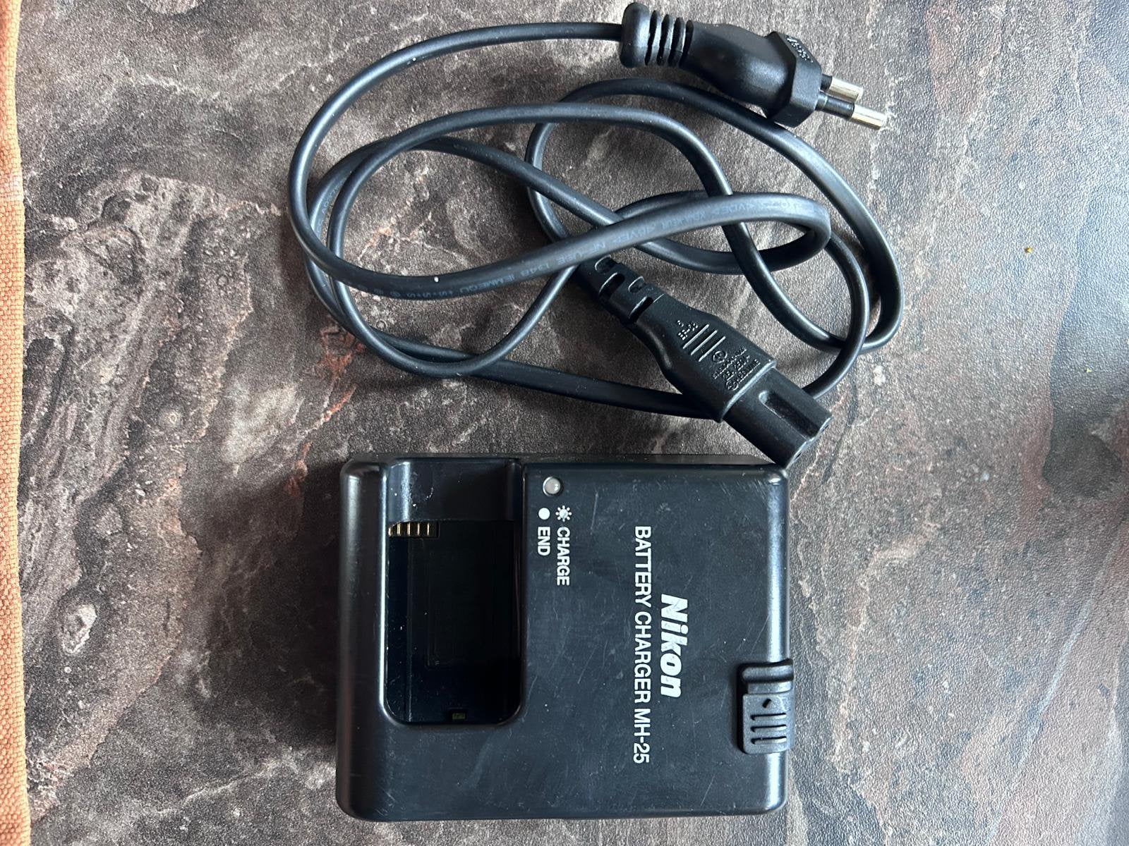 Nikon MH-25 lader, Zo goed als nieuw