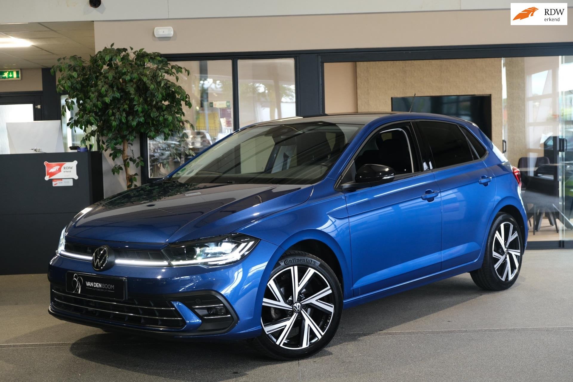 Volkswagen Polo 1.0 TSI Style DSG 95PK Navi ACC CAM IQ LED P, Stof, Gebruikt, Zwart, 95 pk