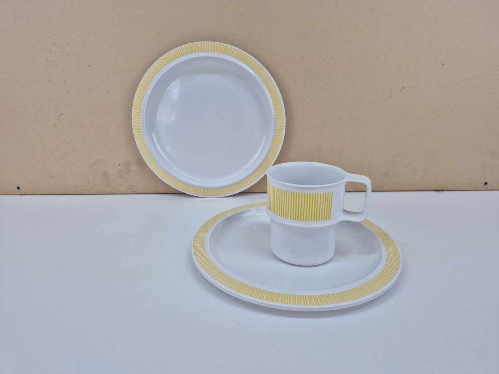 Mepal campingservies 3 stuks €2,-  wit/geel., Ophalen of Verzenden, ., ., .