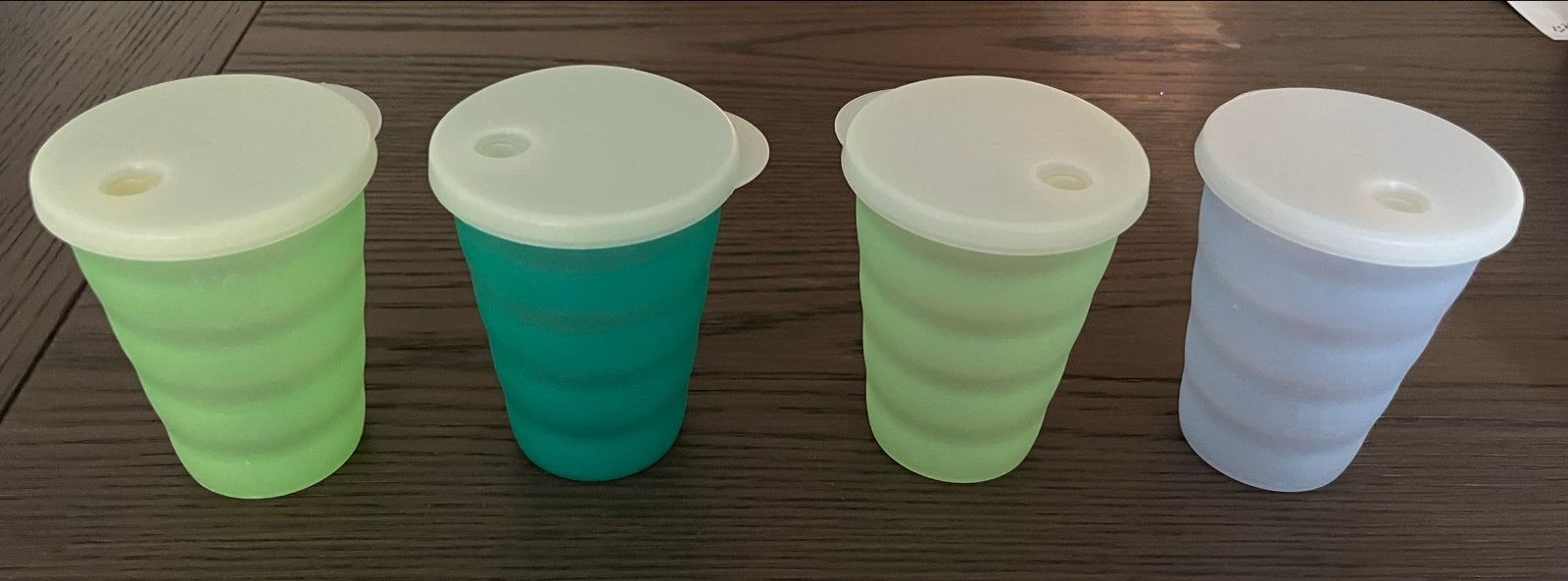Tupperware trendy rietjes drinkbekers met deksel - 4 stuks, Gebruikt, Overige kleuren, Beker of Kan, Ophalen of Verzenden
