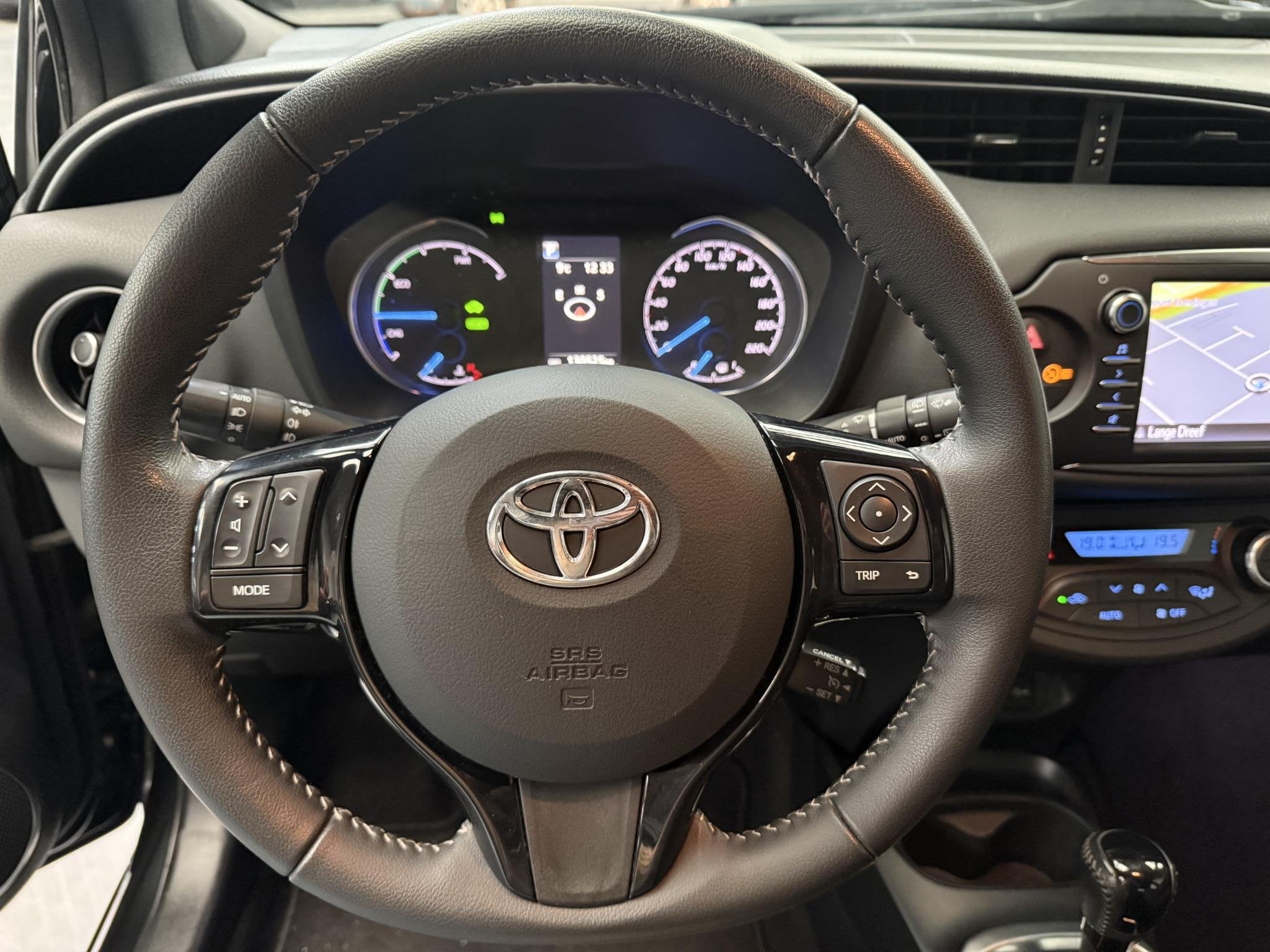 Toyota Yaris 1.5 Hybrid Energy Plus met trekhaak!, Auto's, Toyota, Gebruikt, Euro 6, 4 cilinders, Origineel Nederlands