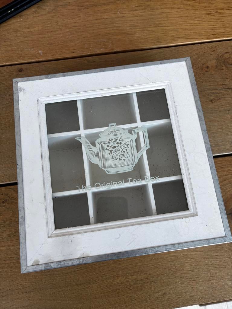 Witte Theedoos met 9 vakken en theepot opdruk, Gebruikt, Hout, Ophalen of Verzenden, Wit