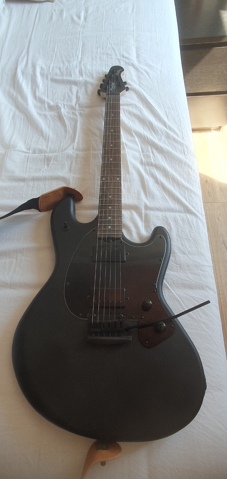 Sterling Stingray SR30 stealth black, Ophalen of Verzenden, Zo goed als nieuw, Solid body, Overige merken
