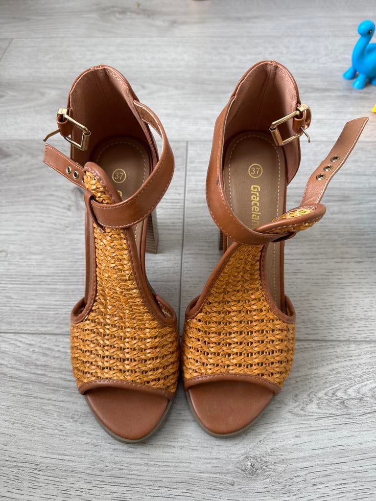 Graceland Sandalen met Hak - Maat 37, Ophalen, Zo goed als nieuw, Bruin, Sandalen of Muiltjes