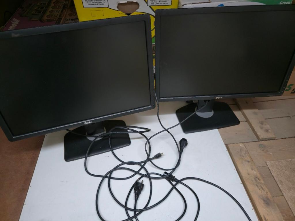 2x Dell P2213T monitor voor thuiswerken, Ophalen, IPS, Full HD, Zo goed als nieuw