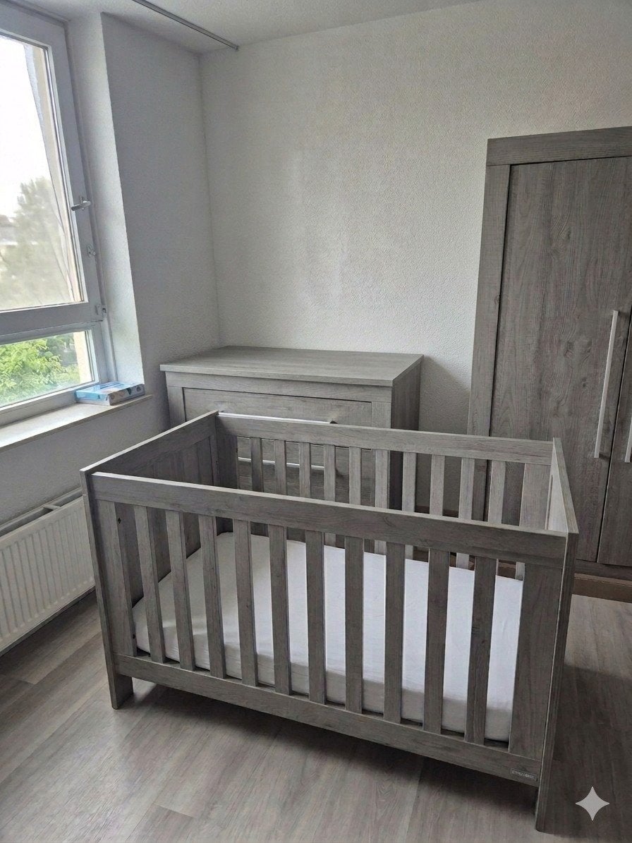 Complete Babykamer Set: Ledikant, Commode, Kledingkast, Ophalen, Zo goed als nieuw, Jongetje of Meisje