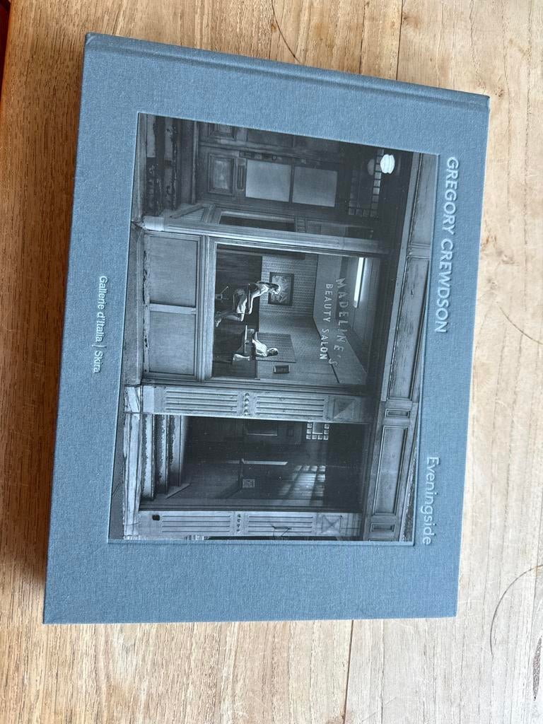 Gregory Crewdson - Eveningside, Ophalen of Verzenden, Zo goed als nieuw, Fotografie algemeen