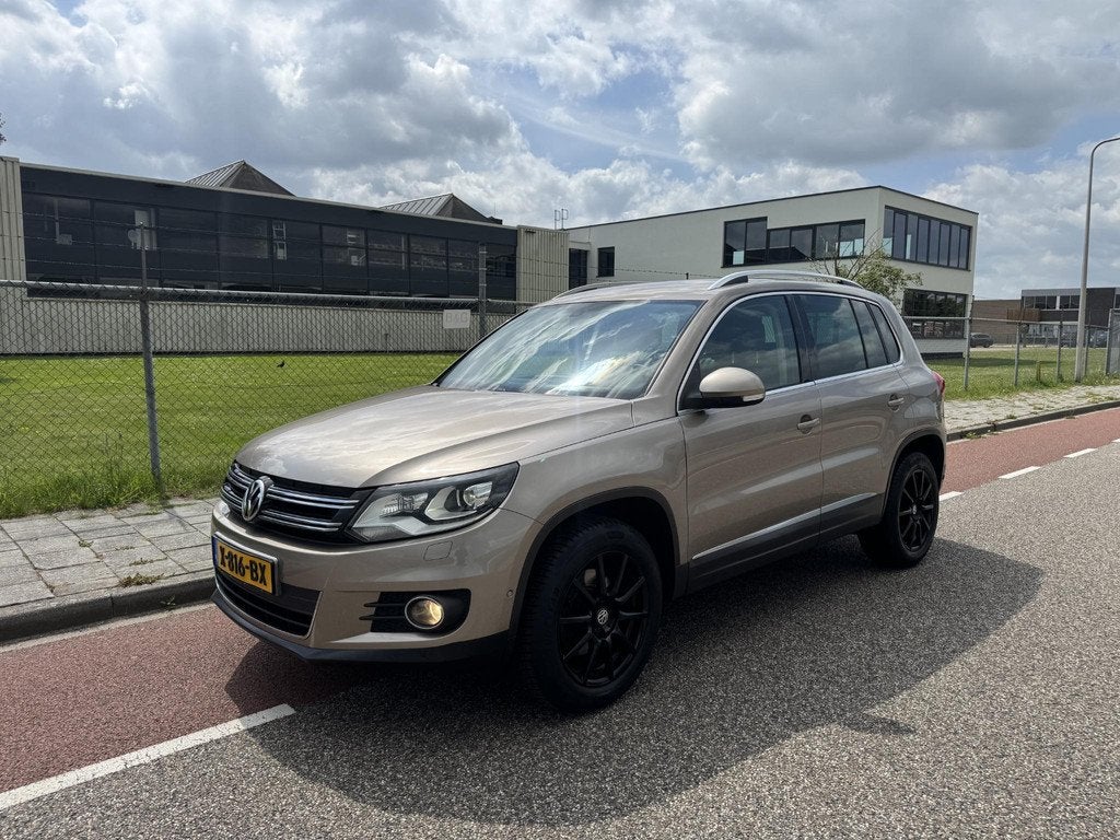 Volkswagen Tiguan 1.4 TSI Sport&Style Leer/LED/Trekhaak/Xeno, Voorwielaandrijving, Euro 5, 15 km/l, 4 cilinders