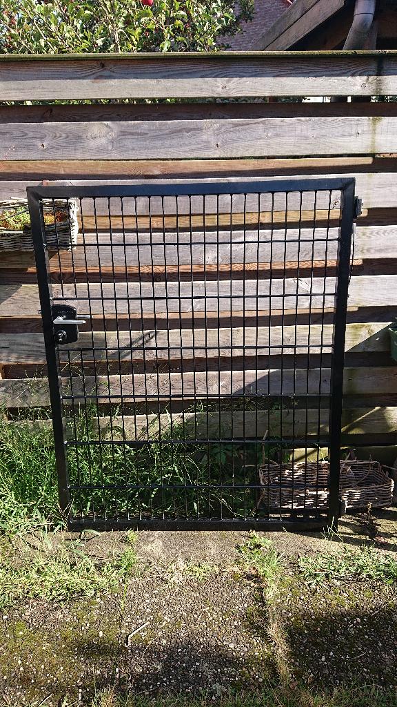 Poort voor hek, Ophalen, 100 tot 150 cm, 100 tot 150 cm, Zo goed als nieuw