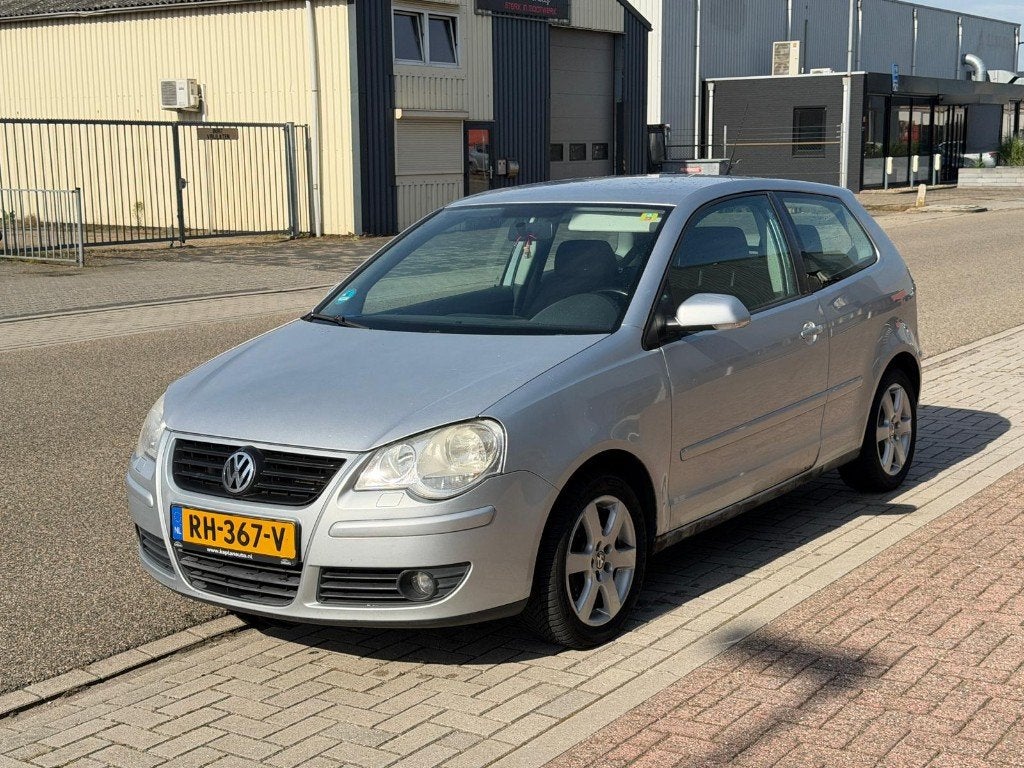 Volkswagen Polo 1.4 FSI 86PK Stoelverw Climate Radio, Voorwielaandrijving, Handgeschakeld, Grijs, Particulier