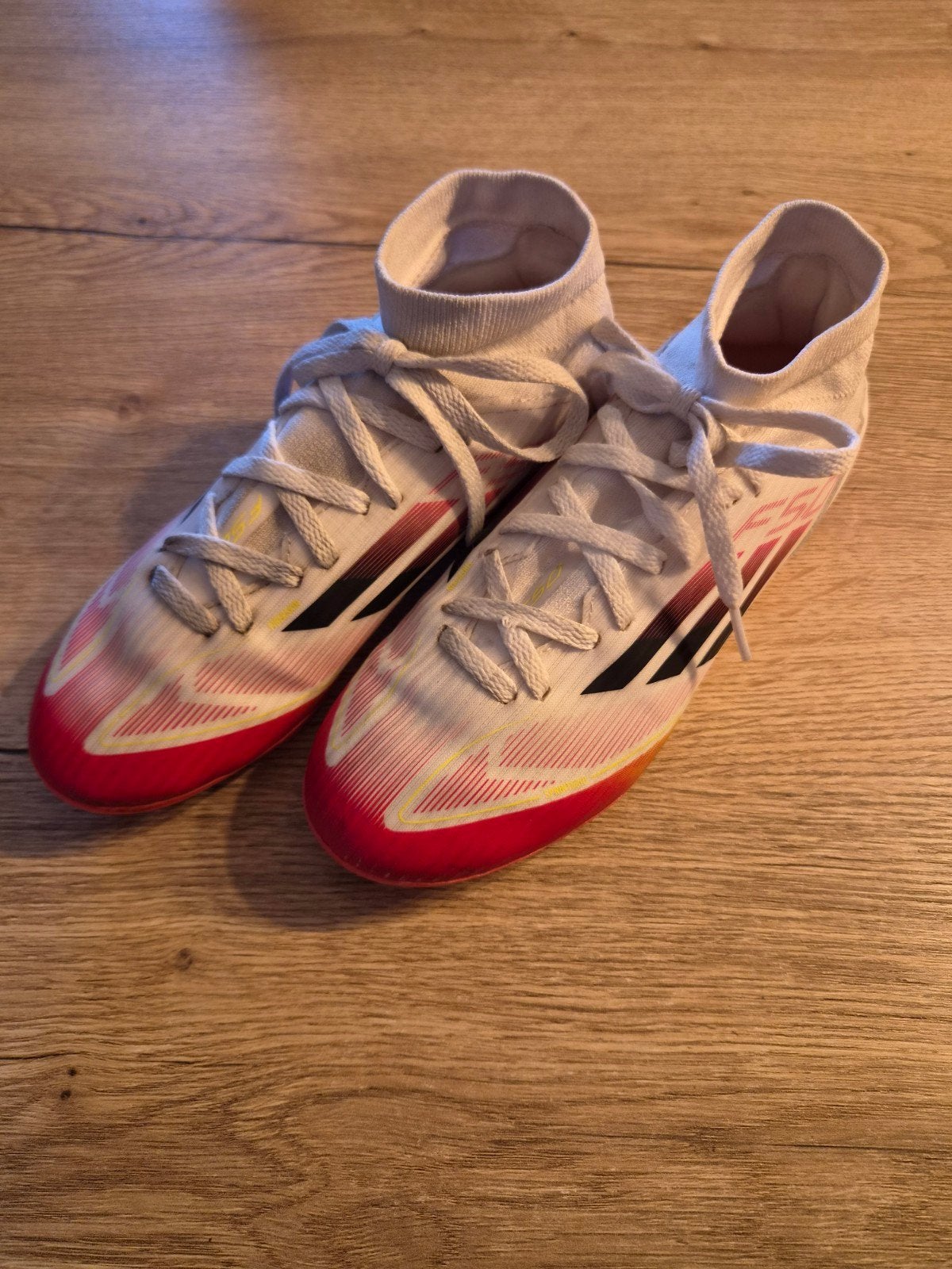 Adidas voetbalschoenen - Maat 35 incl tas, Maat XS of kleiner, Schoenen, Ophalen of Verzenden, Zo goed als nieuw
