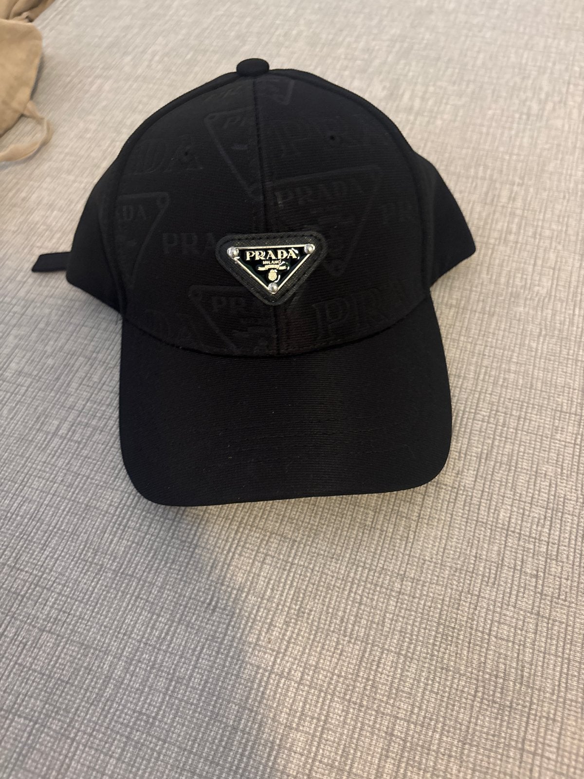 Prada Pet Zwart met Logo, Ophalen of Verzenden, Zo goed als nieuw, One size fits all, Pet