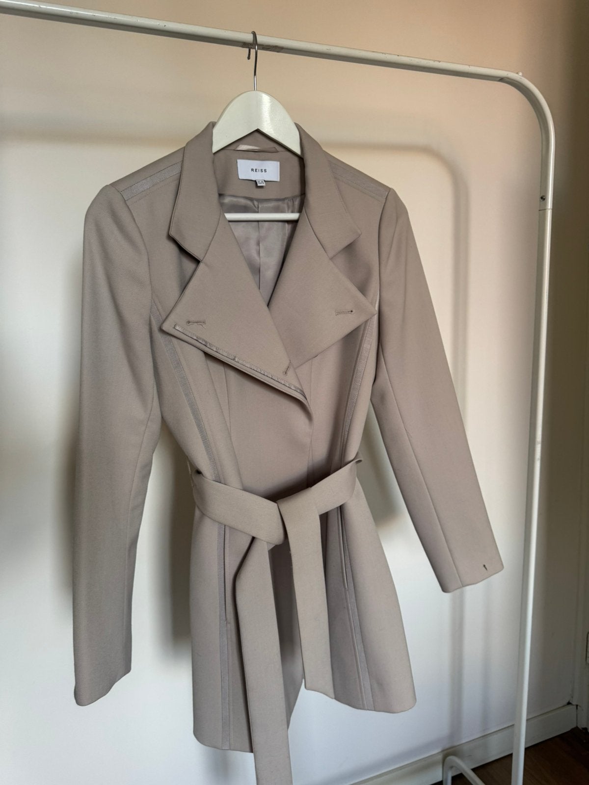 Reiss getailleerde jas lichtgrijs beige – Maat 36, Ophalen of Verzenden, Zo goed als nieuw, Maat 36 (S), Beige