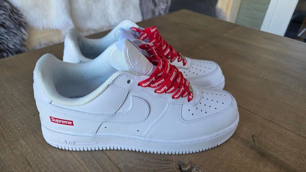Nike Air Force 1 Low Supreme White - Maat 44, Kleding | Heren, Schoenen, Wit, Nike, Nieuw, Ophalen of Verzenden