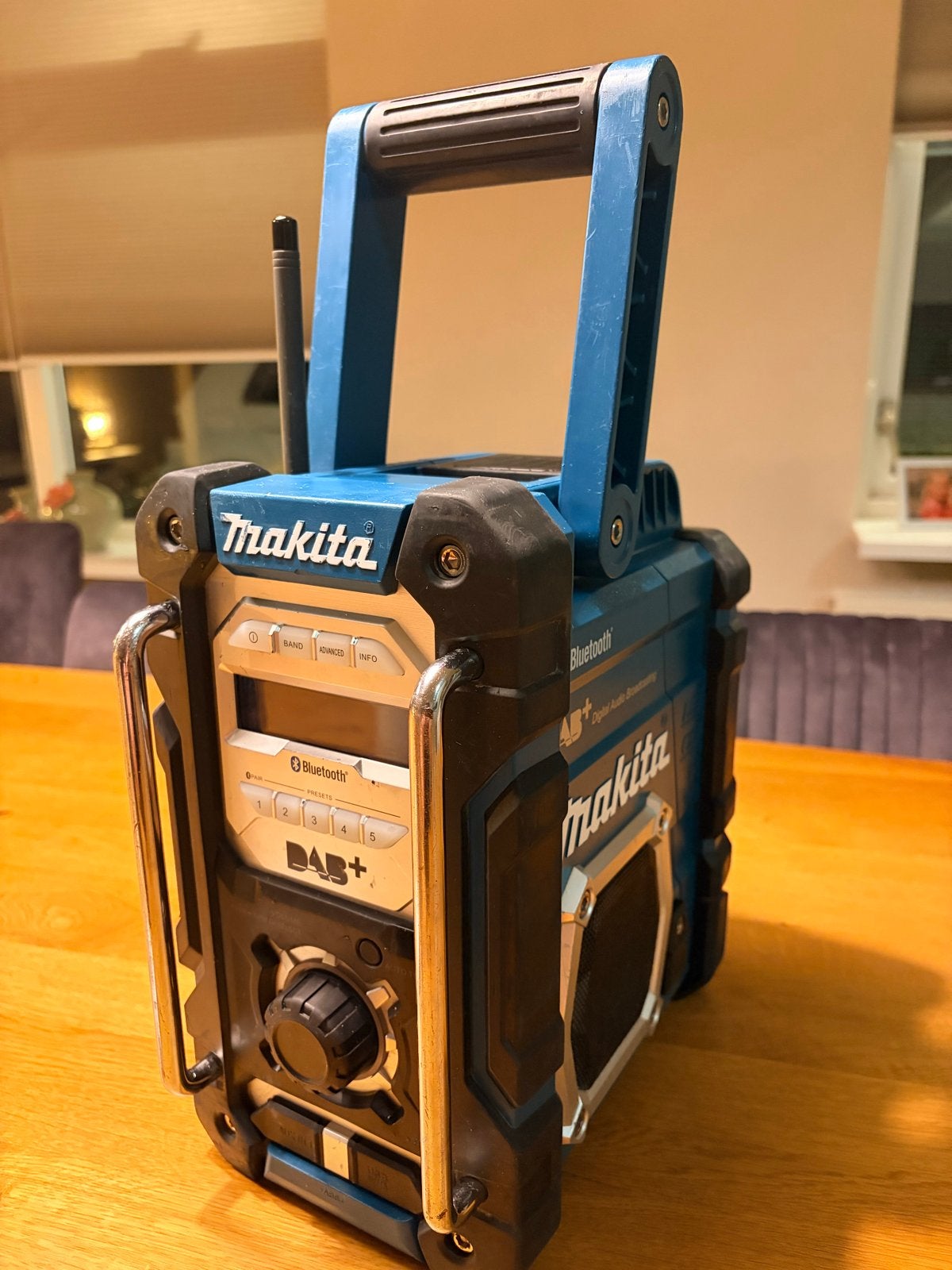 Makita DMR112 Bouwradio DAB+ Bluetooth, Audio, Tv en Foto, Ophalen of Verzenden, Zo goed als nieuw, Bouwradio