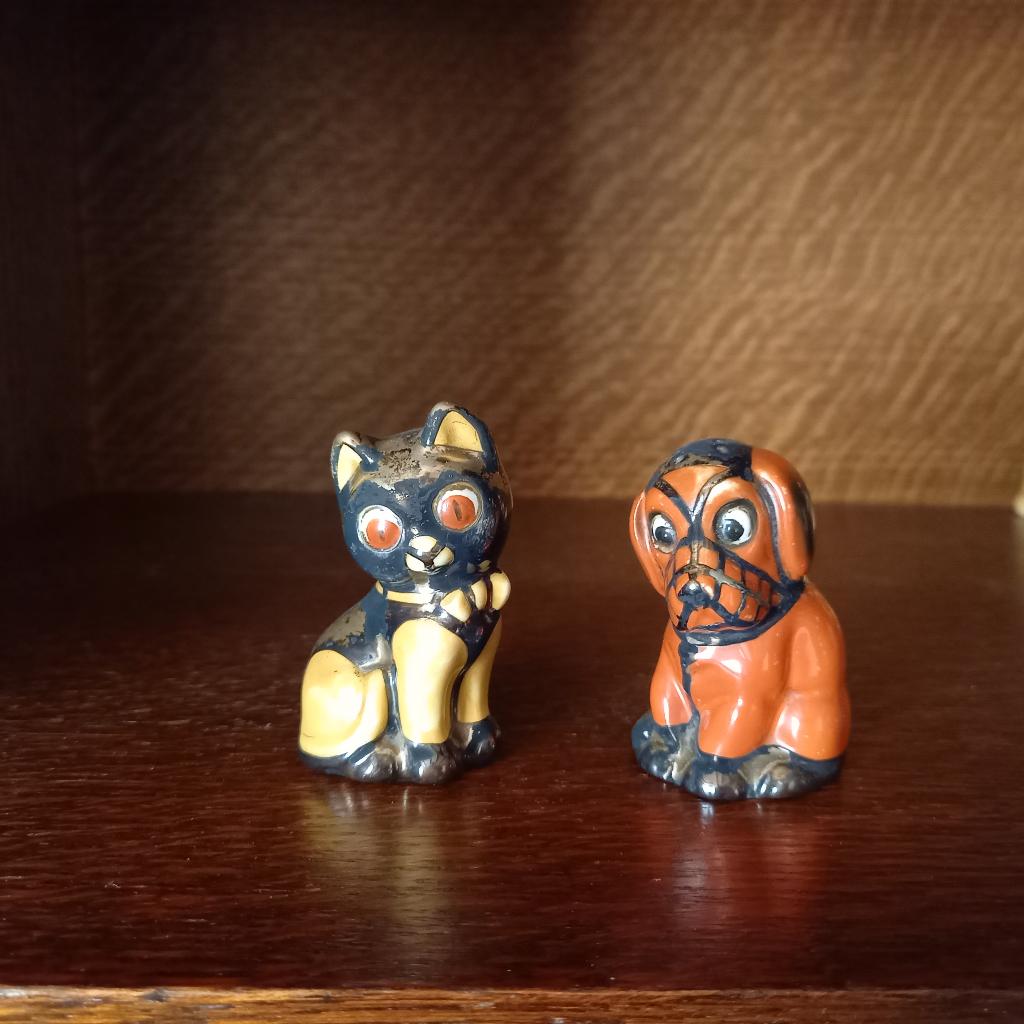 Antiek peper en zoutstel Kat en Hond, Antiek en Kunst, Antiek | Keramiek en Aardewerk, Ophalen of Verzenden