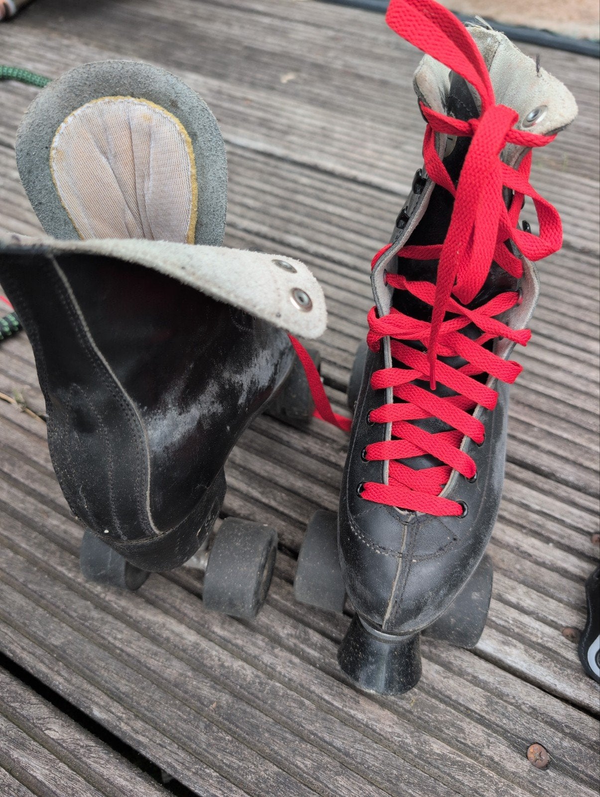 Vintage rolschaatsen, maat 37, zwart met rode veters, Ophalen, Gebruikt