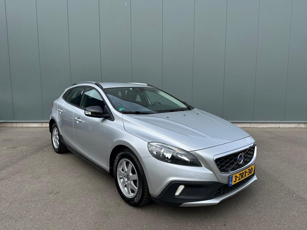 Volvo V40 Cross Country 1.6 D2 Momentum TREKHAAK | ONDERHOUD, Auto's, Volvo, Voorwielaandrijving, Euro 5, 1287 kg, 4 cilinders