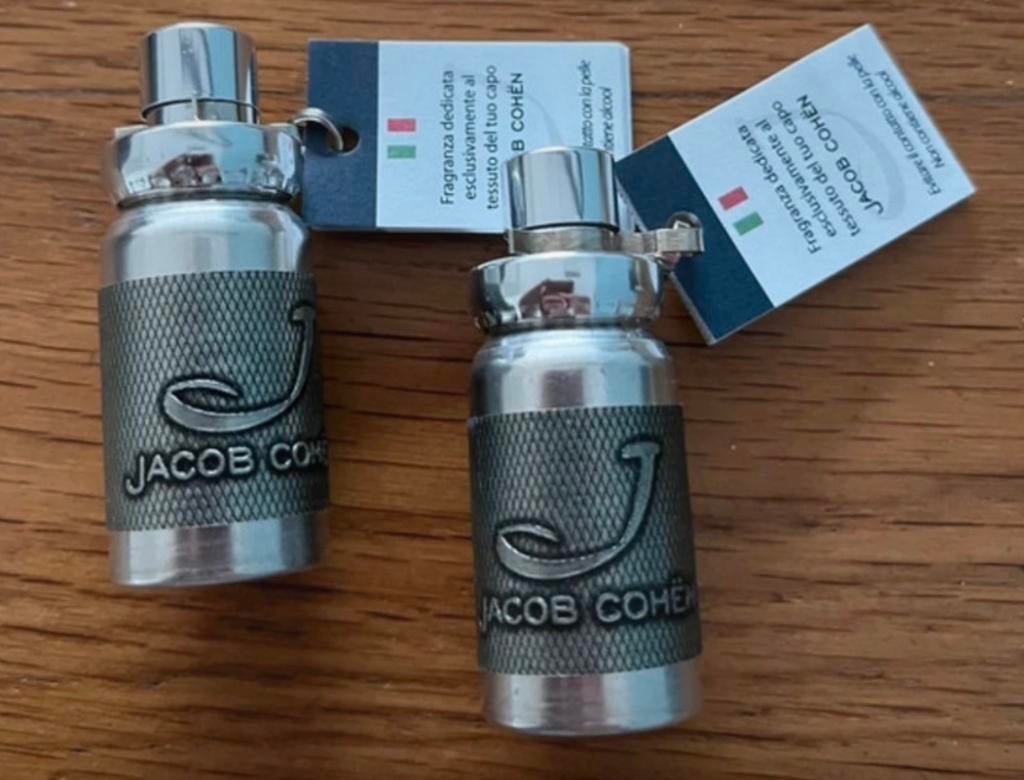 2 Flesjes Jacob Cohen denim spray 20ml totaal nieuw, Overige kleuren, Jacob Cohen, Overige jeansmaten, Nieuw