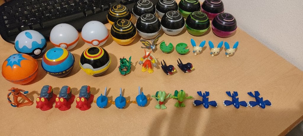 Pokemon figuren met Pokeballs, Verzamelen, Poppetjes en Figuurtjes, Ophalen of Verzenden, Zo goed als nieuw