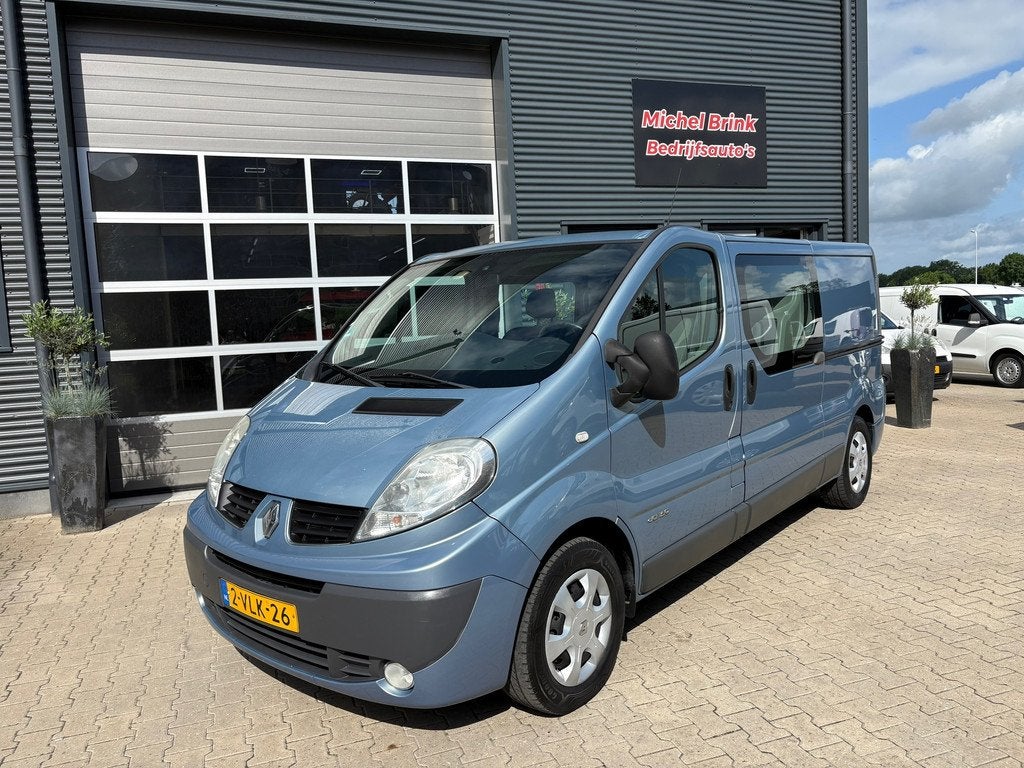 Renault Trafic 2.5 dCi L2H1 Dubbele cabine Marge, Auto's, Voorwielaandrijving, Euro 5, Gebruikt, Zwart