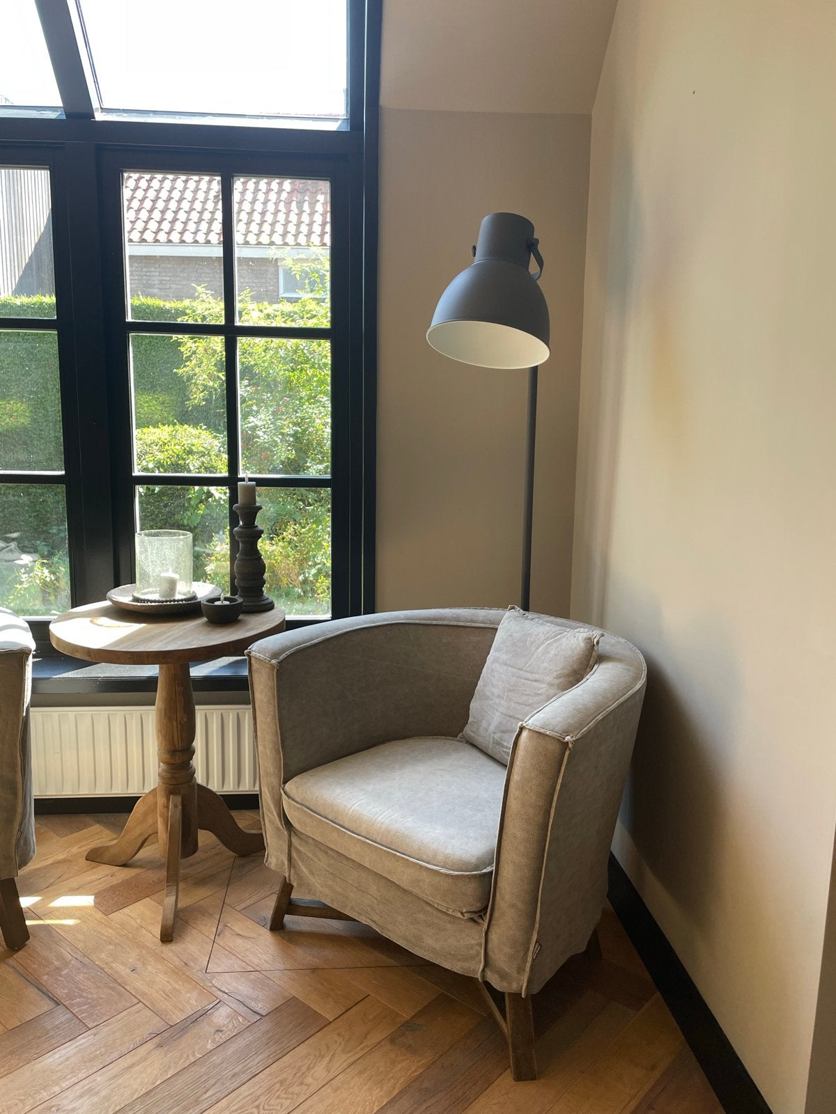 IKEA Hektar Vloerlamp - Donkergrijs, Zo goed als nieuw, Huis en Inrichting, Lampen | Vloerlampen, Ophalen, E27 (groot), Zo goed als nieuw