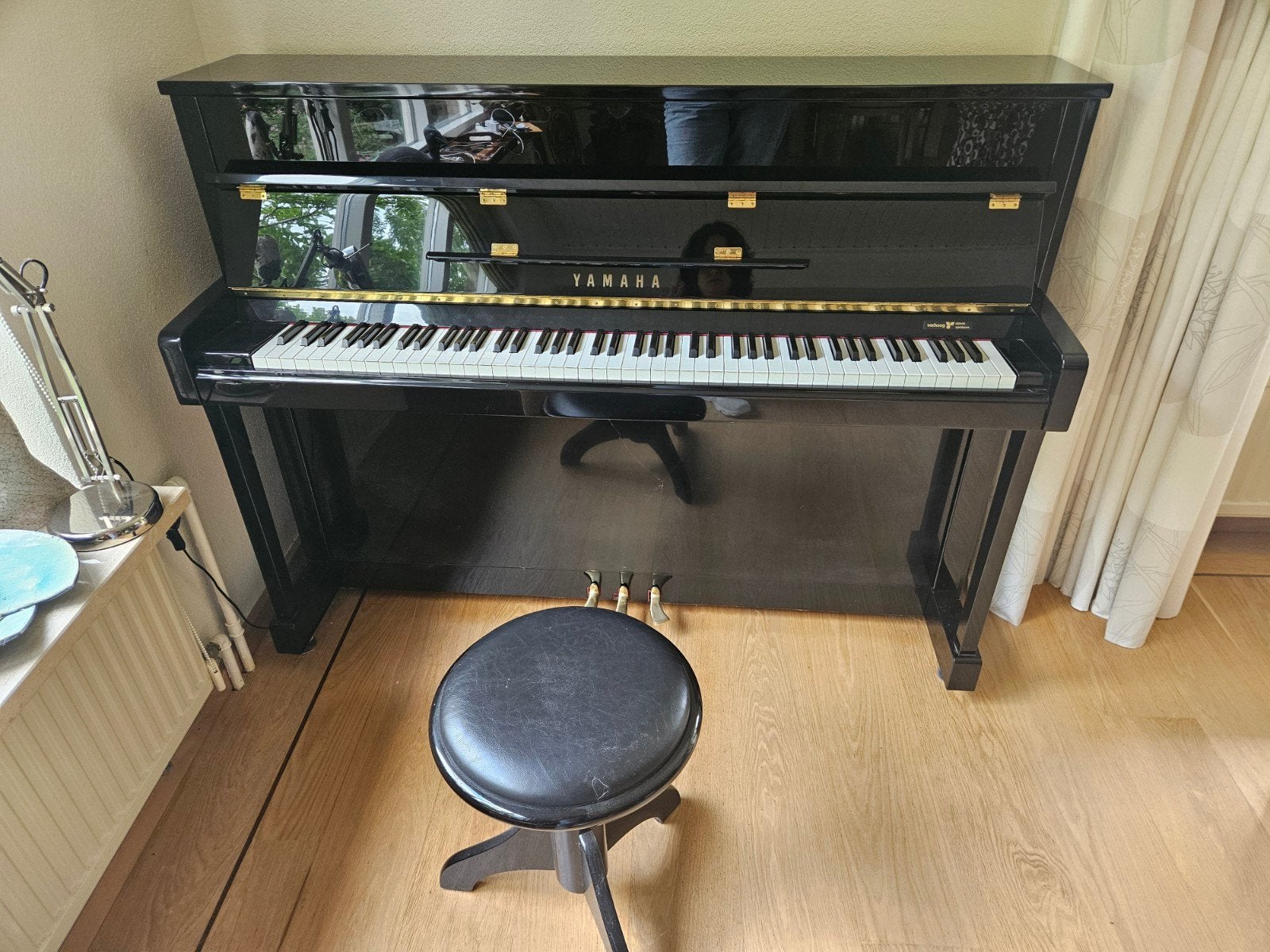 Piano Yamaha hoogglans zwart, Muziek en Instrumenten, Piano's, Ophalen, Zo goed als nieuw, Zwart, Hoogglans