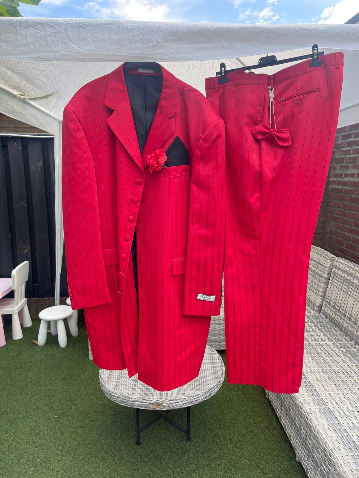 Rood kostuum met strik, Overige maten, Ophalen of Verzenden, Kleding, Overige thema's